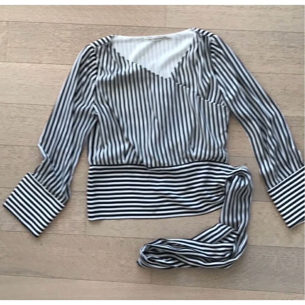 Alice + Olivia Alba cross front blouse size medium - Picture 5 of 7